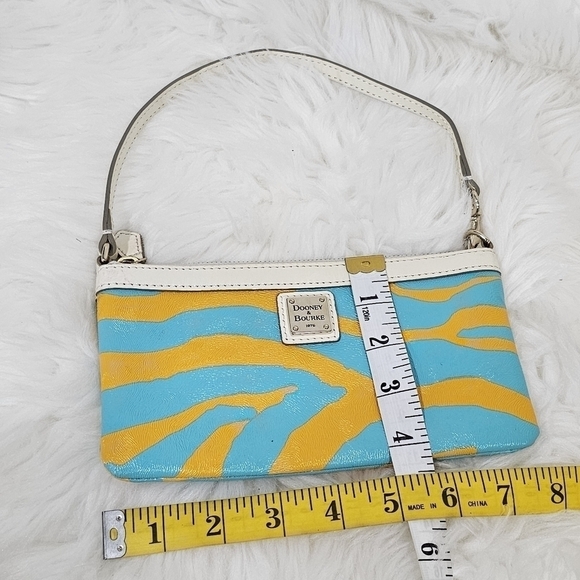 Dooney & Bourke  clutche yellow white and blue - Picture 4 of 9